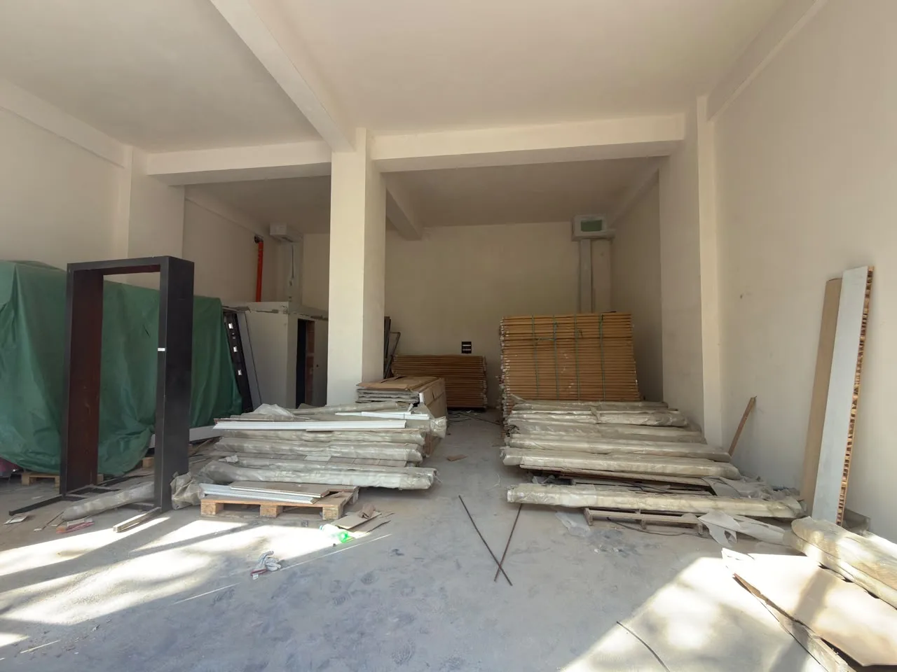 Location : Varri i Bamit, Tirana
À louer : Local commercial 2