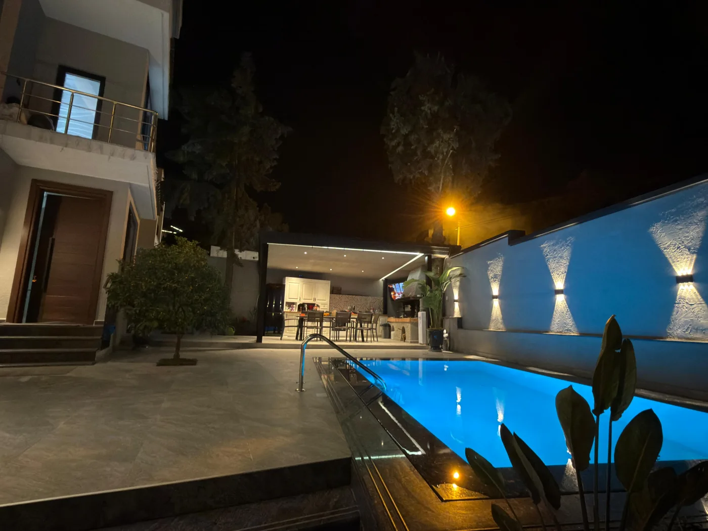 Vermieten Super Luxury 3-Story Villa + Dachboden mit Pool, Fitnessraum, Private Yard und Parkplatz für 6 Autos an diesem See, Tirana. 18