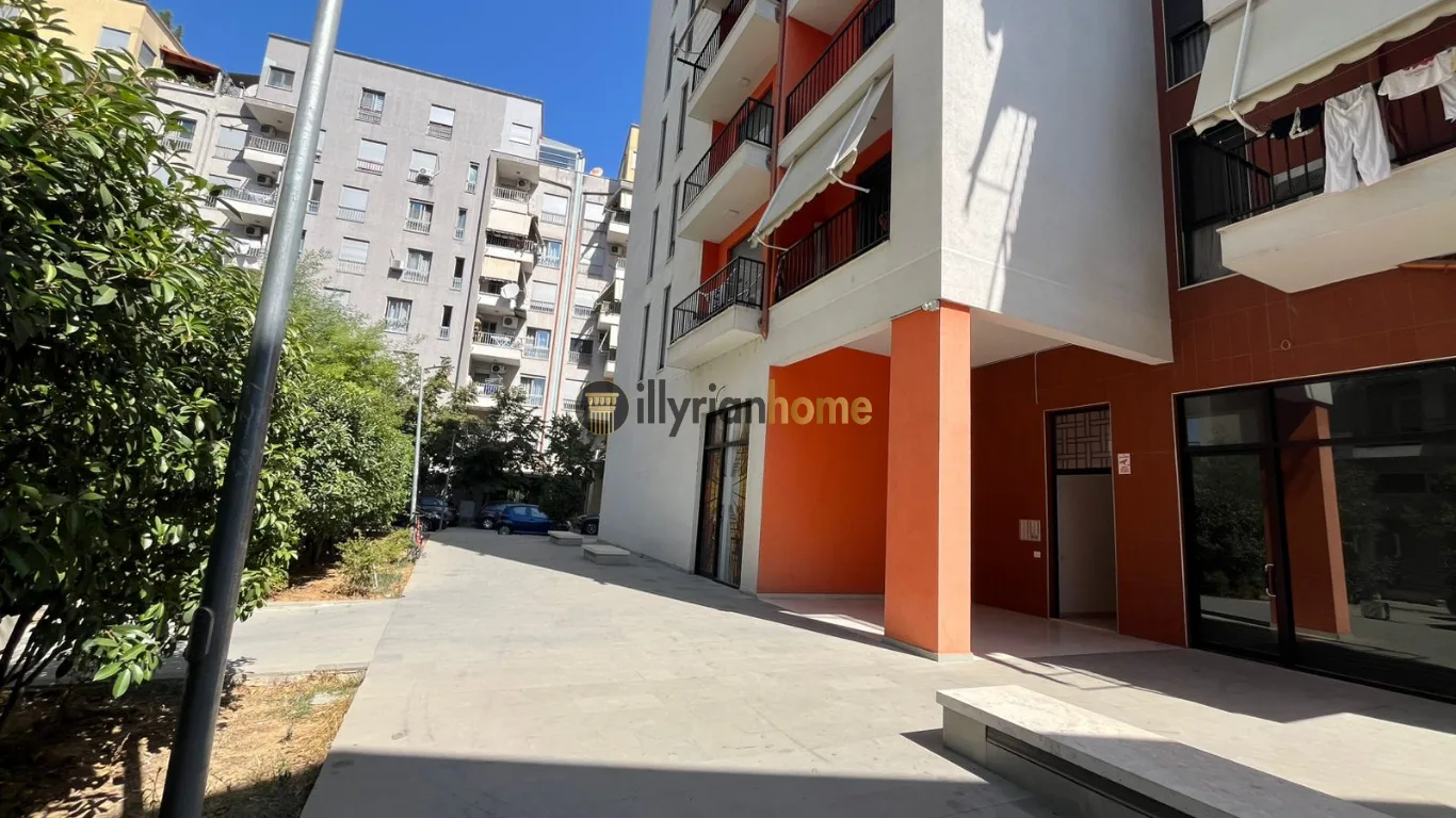 Për Shitje, Vend Parkimi, "21 Dhjetori – Ish Parku", Tiranë. - Image 1
