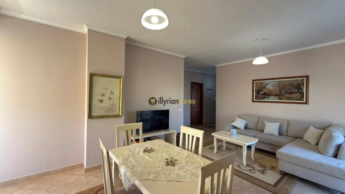 1+1 apartment with a large veranda near Pazar i Ri - Image 3