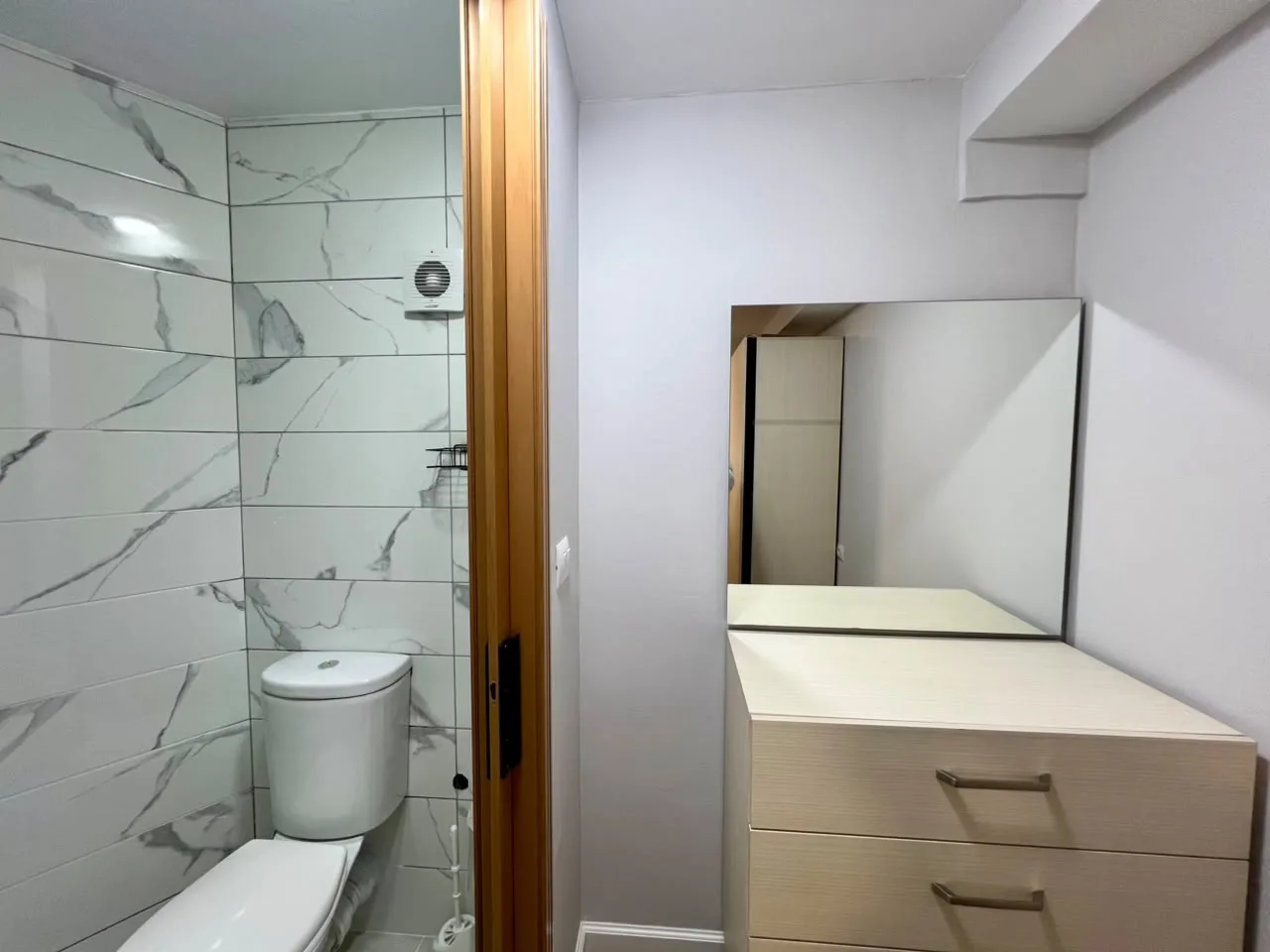 Shitet Duplex Luksoz, Gati për Banim ose Airbnb, pranë Liqenit të Thatë - Image 11