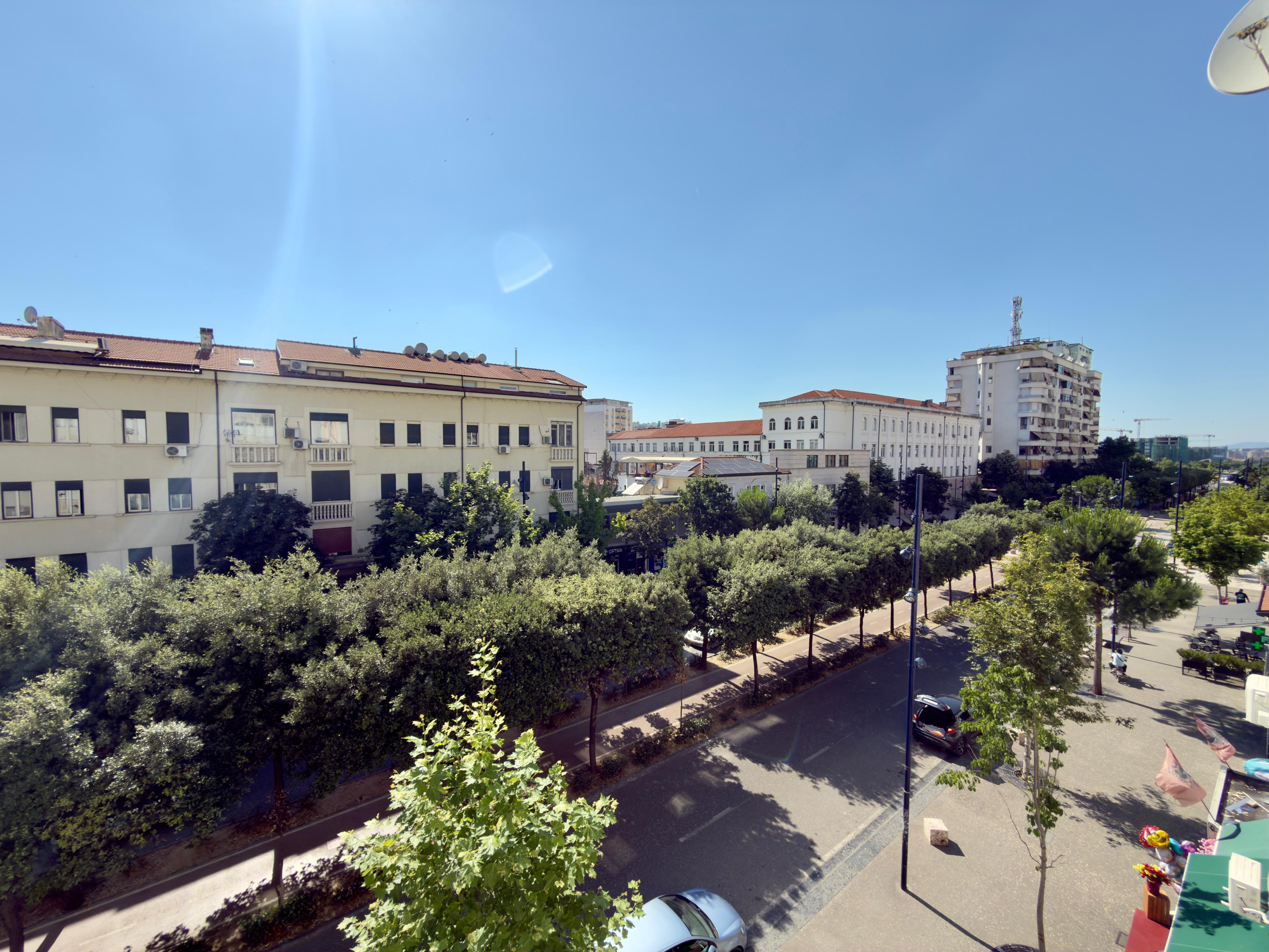 In affitto, esclusivo, appartamento 2+1, edificio "Ministero della Giustizia", Tirana.