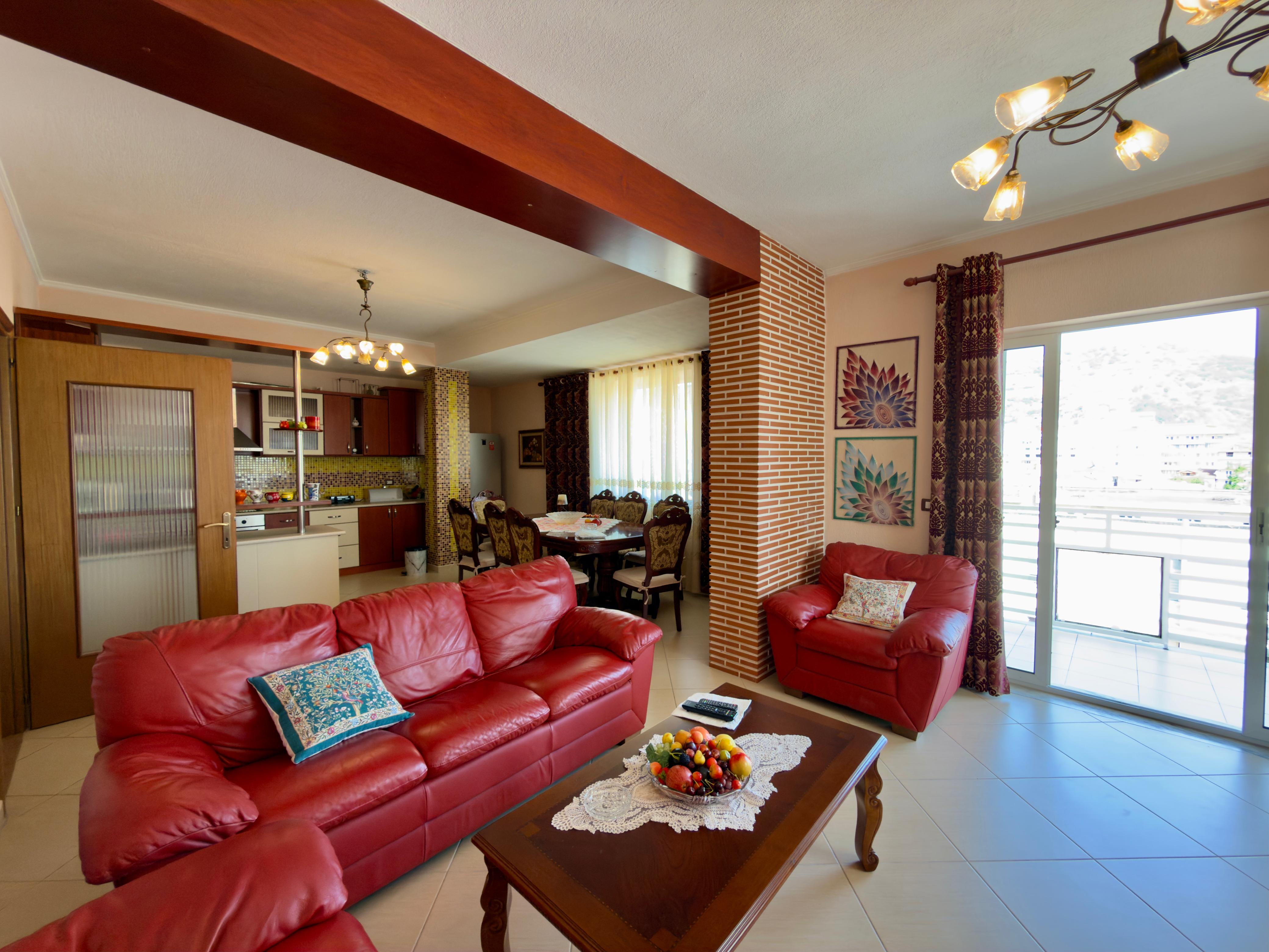 For sale exclusive 3+1 apartment with panoramic veranda | Bulevardi Europa, Pogradec