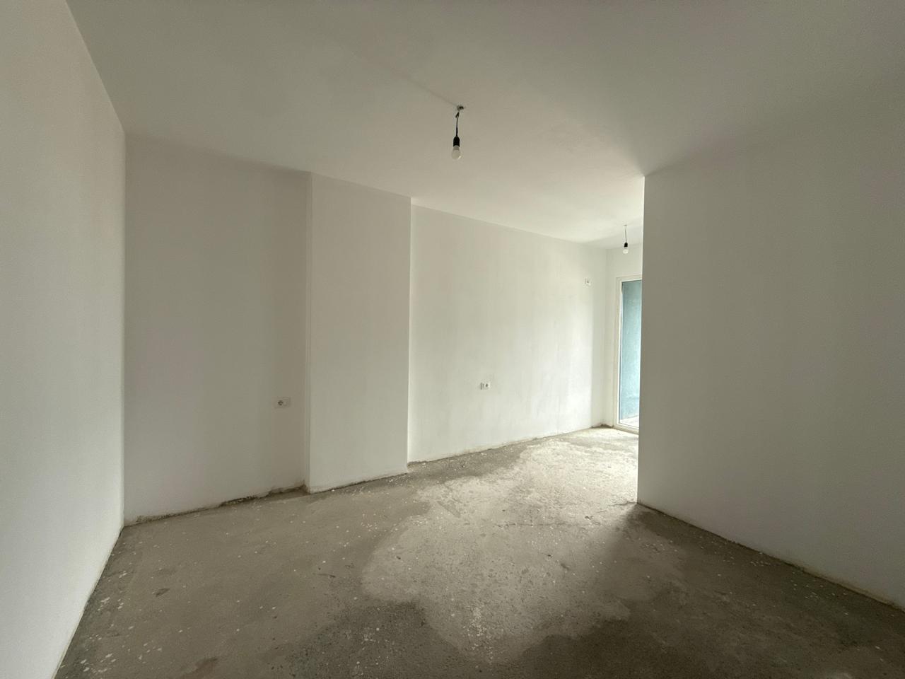 For sale, 2+1 apartment with 2 bathrooms and a balcony, “Xhamlliku”, Tirana. 4