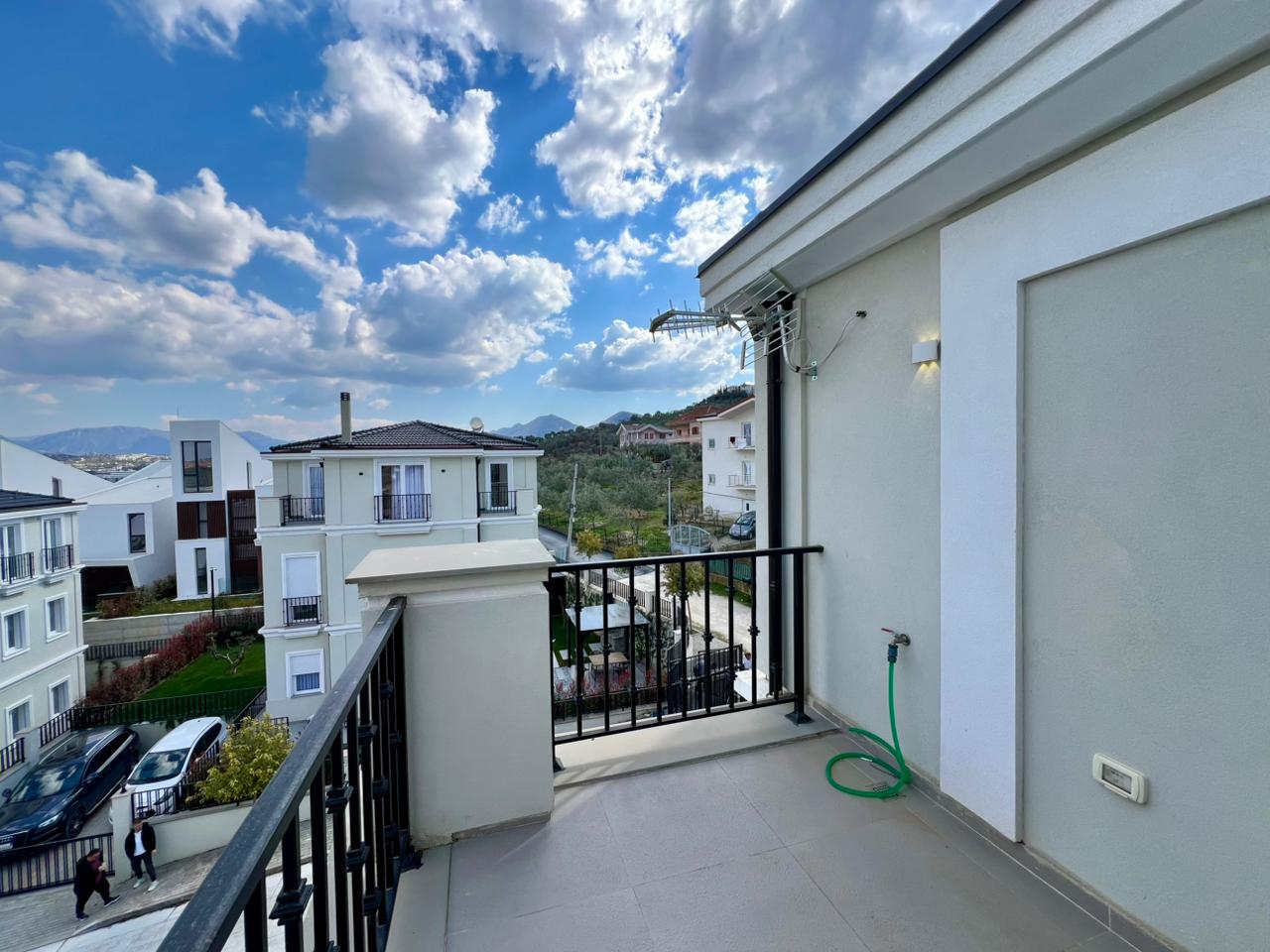 For rent, 3-story villa "Mjull Bathore", Tirana 3