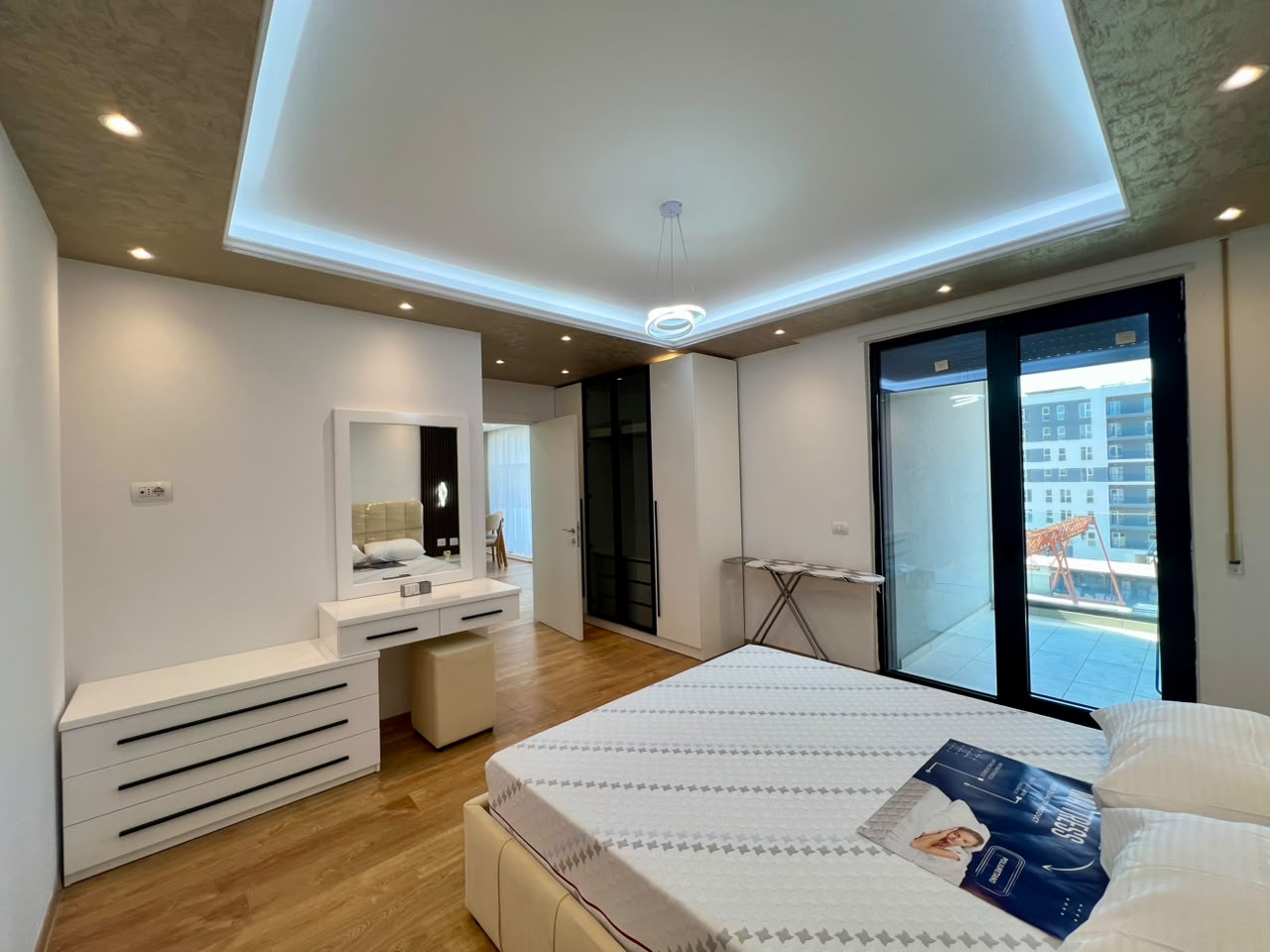 For rent, 2+1 apartment with parking, "Ish Dogana", Tirana. 8