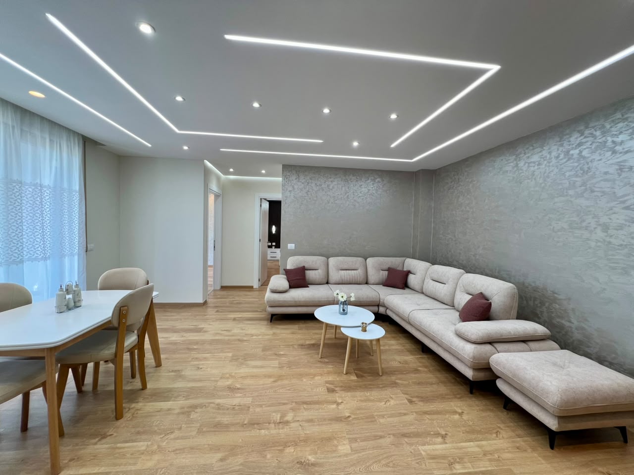For rent, 2+1 apartment with parking, "Ish Dogana", Tirana. 3