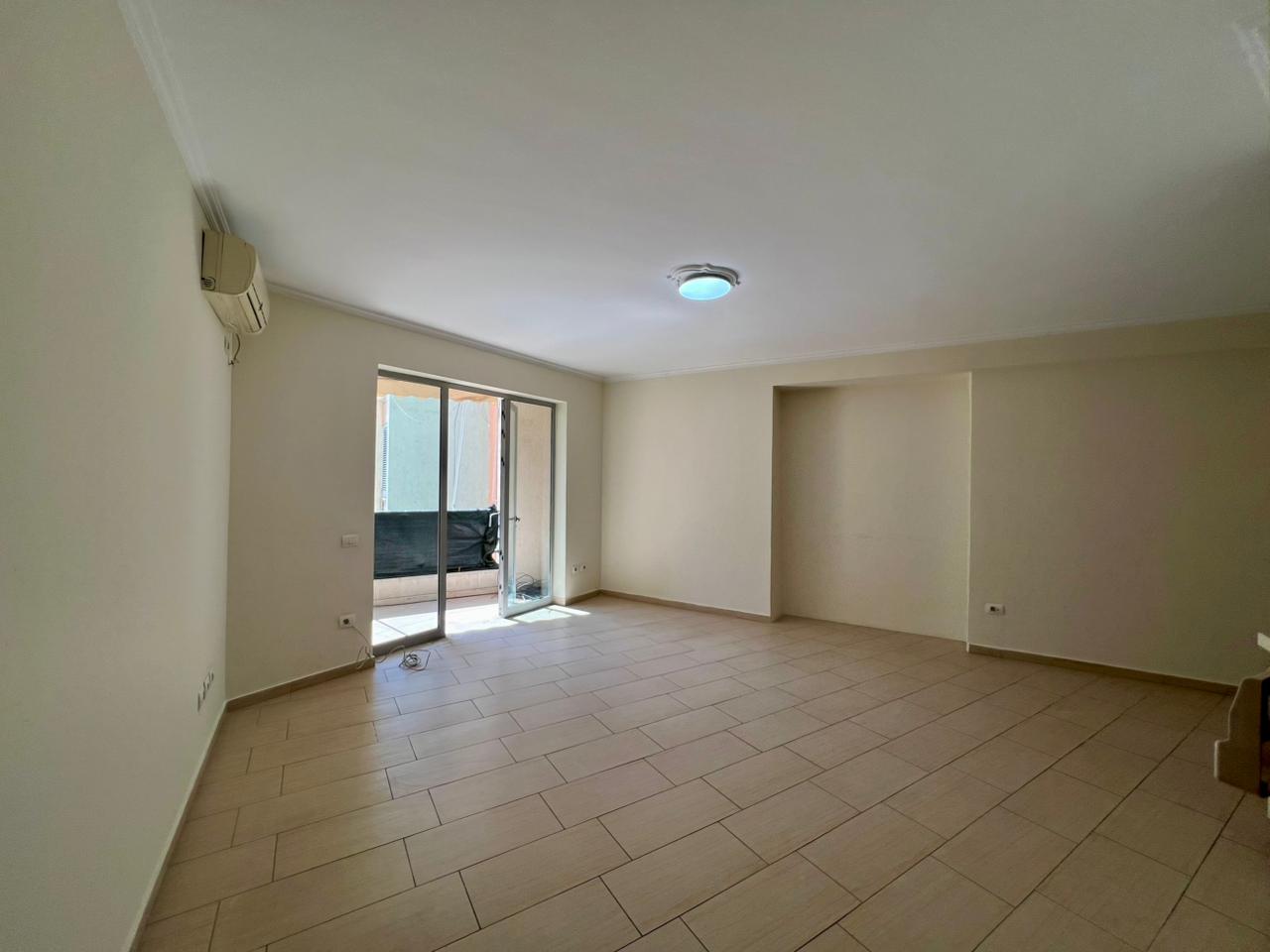 A louer, appartement 2+1+1 avec 2 salles de bains, "9 Katëshet", Tirana.