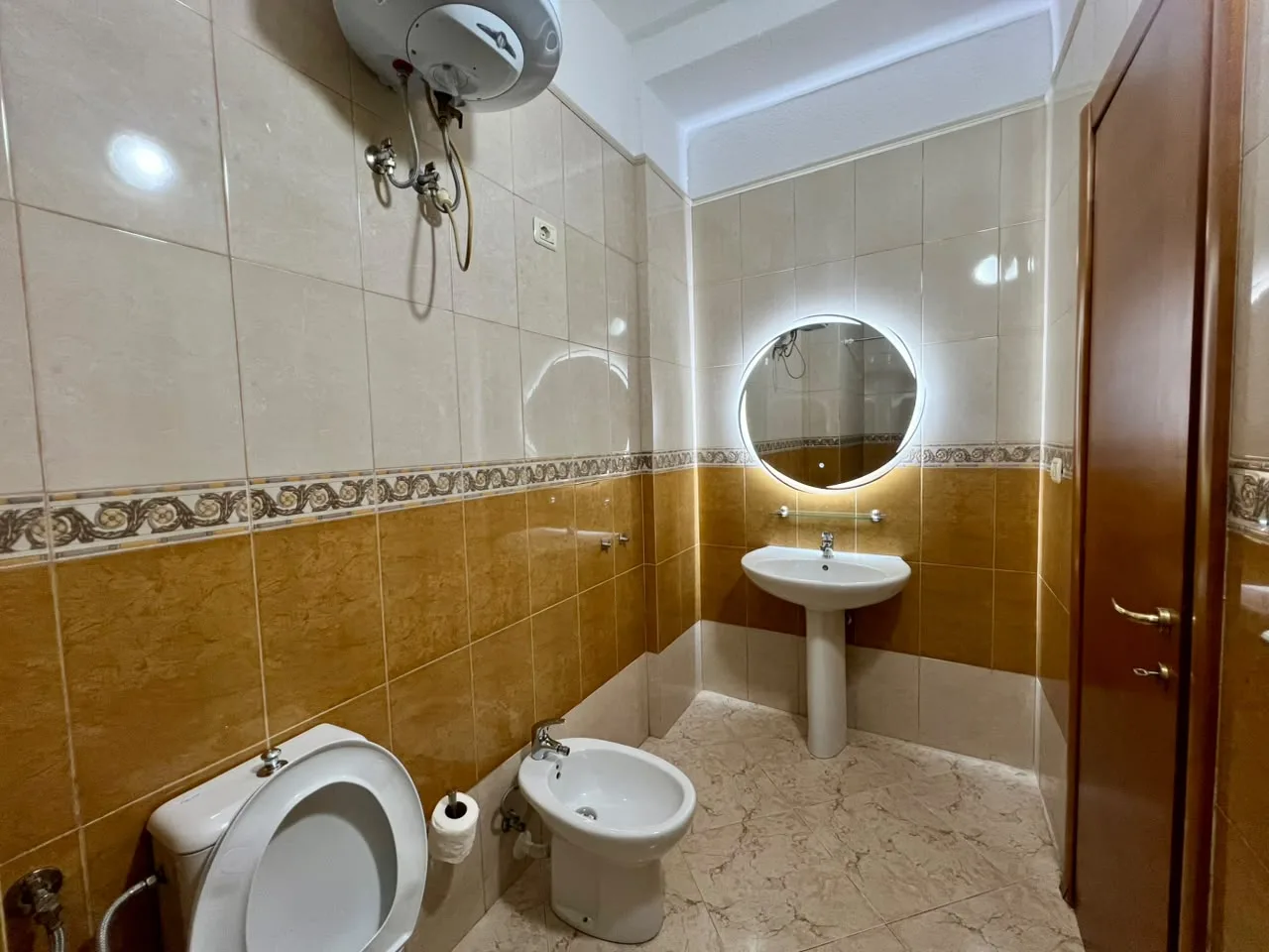 Zur Miete wurde eine möblierte 2+1-Wohnung mit 2 Balkonen in der Kossovarëve-Straße vermietet. - Image 6