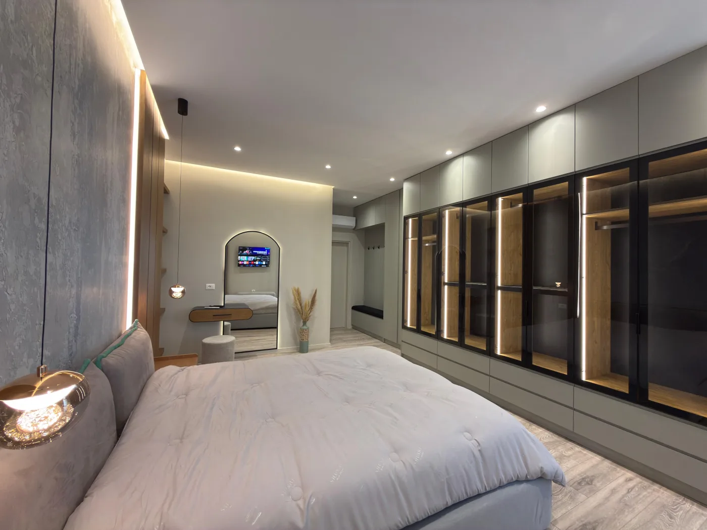 Vermieten Super Luxury 3-Story Villa + Dachboden mit Pool, Fitnessraum, Private Yard und Parkplatz für 6 Autos an diesem See, Tirana. 10