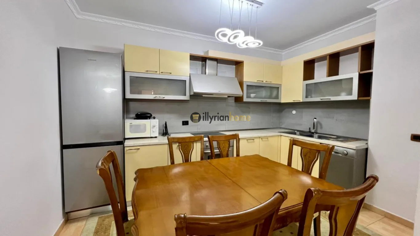 Zur Miete: 2+1+2 Wohnung mit 2 Badezimmern, Rruga e Kavajës, Tiranë. - Image 6