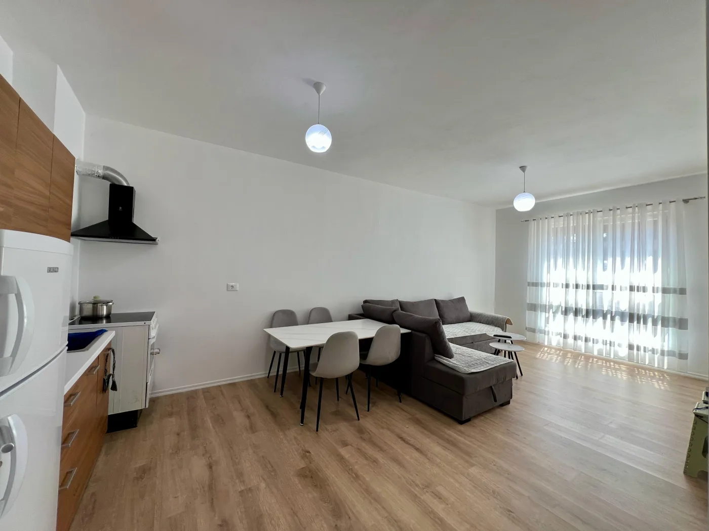 Zur Miete, Wohnung 2+1, “Paskuqan”, Tirana. 2