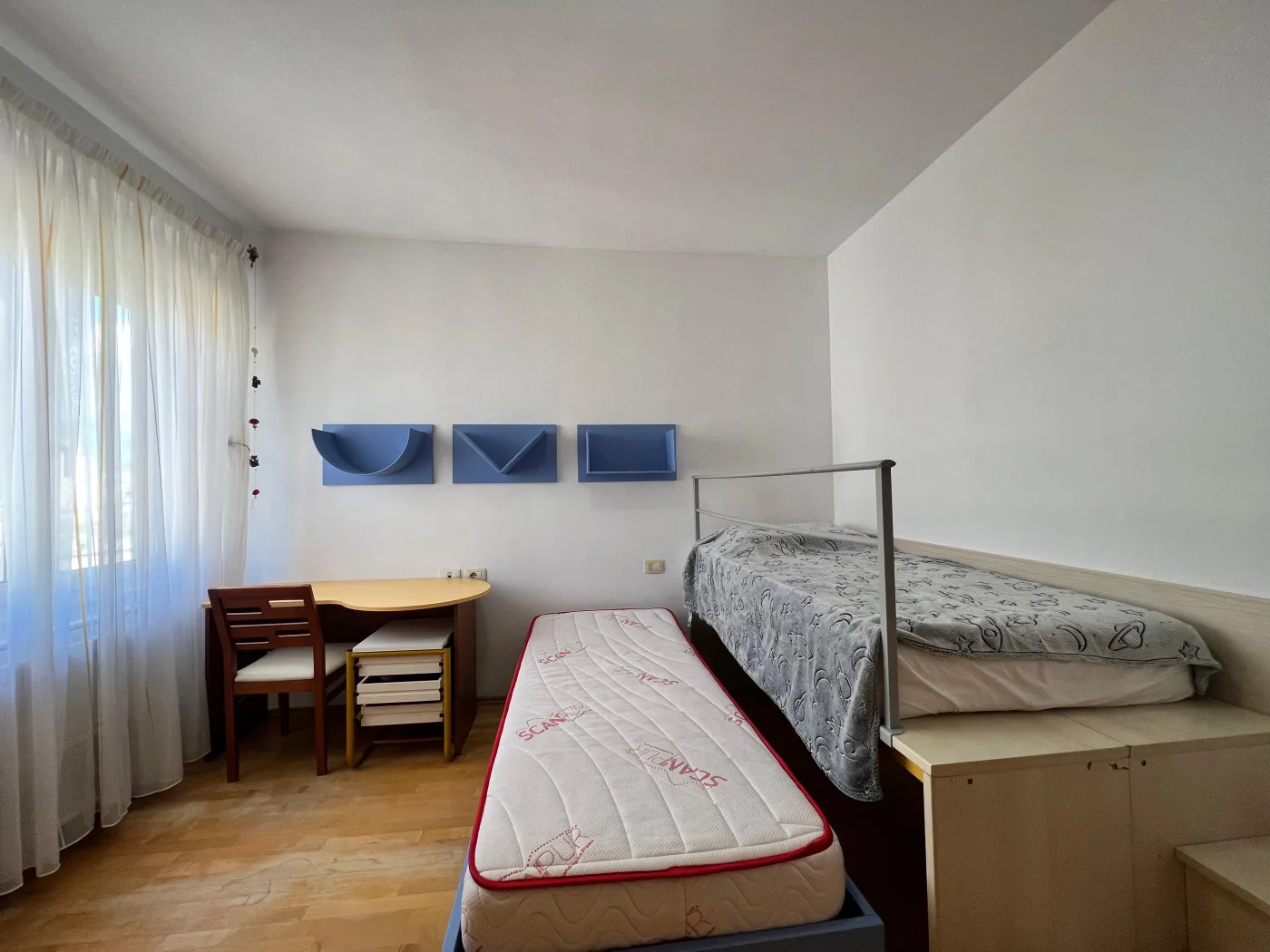 В аренду: 2+1+2 квартира с 2 балконами, «Pazari i Ri», Тирана 5