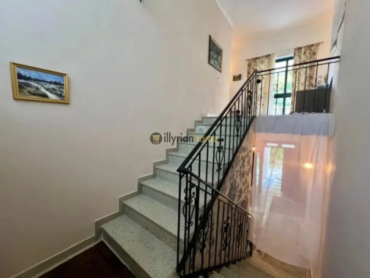 Propriedade exclusiva, casa de dois andares à venda em Bregdet, com quintal privado — um raro investimento em Shkëmbi de Kavajë 10