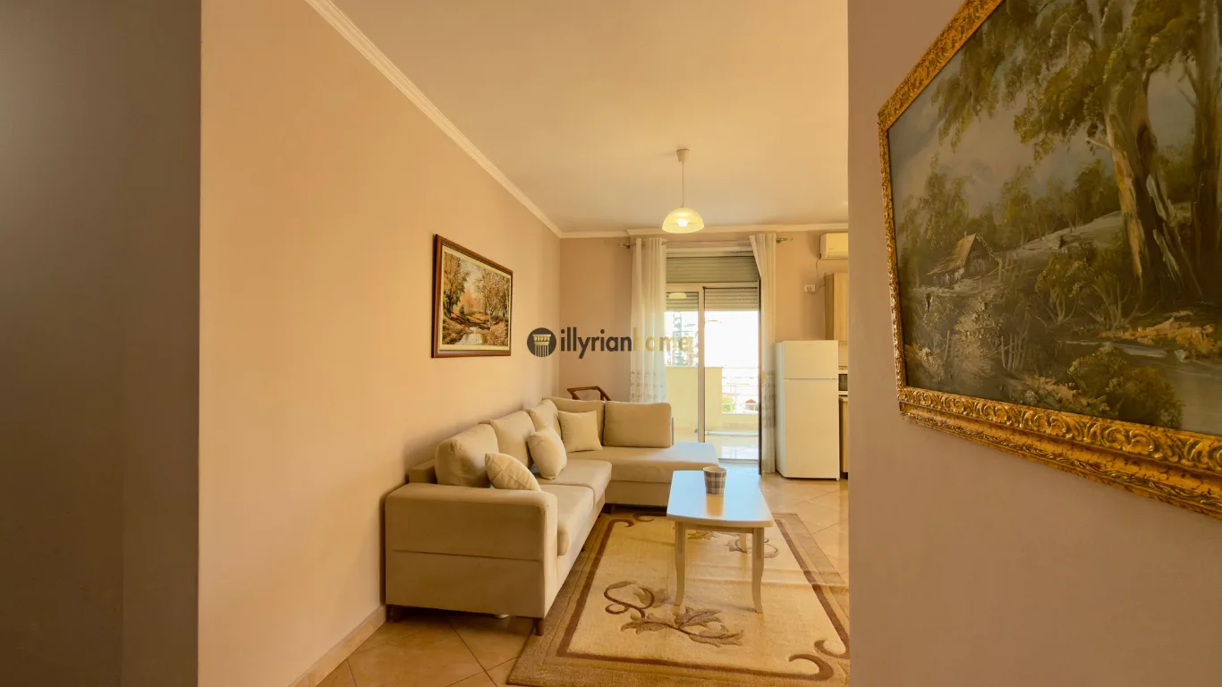 1+1 apartment with a large veranda near Pazar i Ri - Image 2