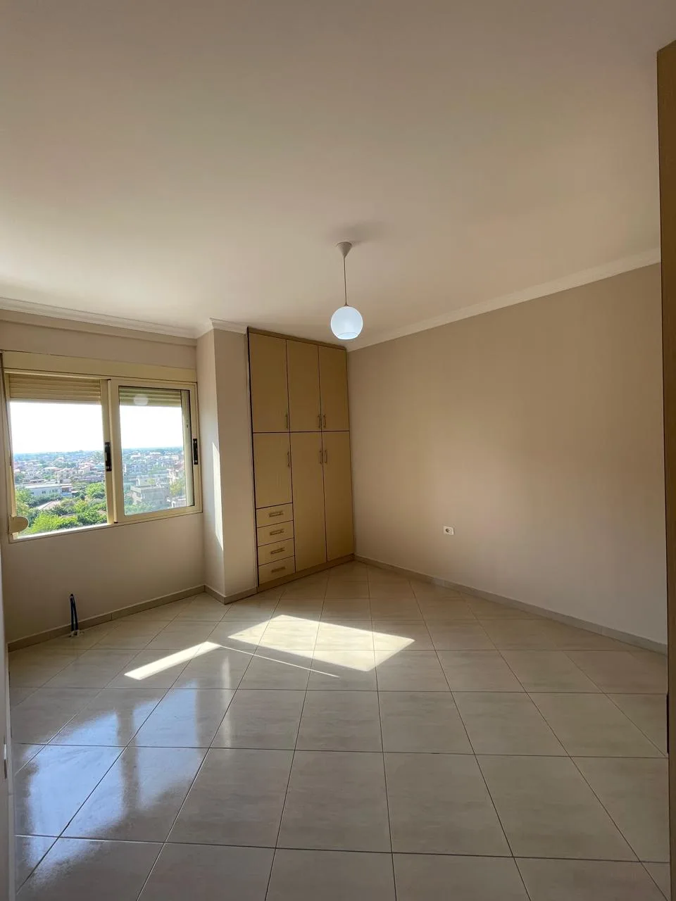 For sale, 2+1+2 apartment with 2 bathrooms, near Loni Papuciu Stadium, Fier. - Image 6