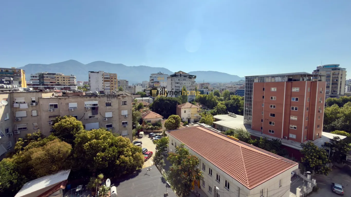 1+1 apartment with a large veranda near Pazar i Ri - Image 7