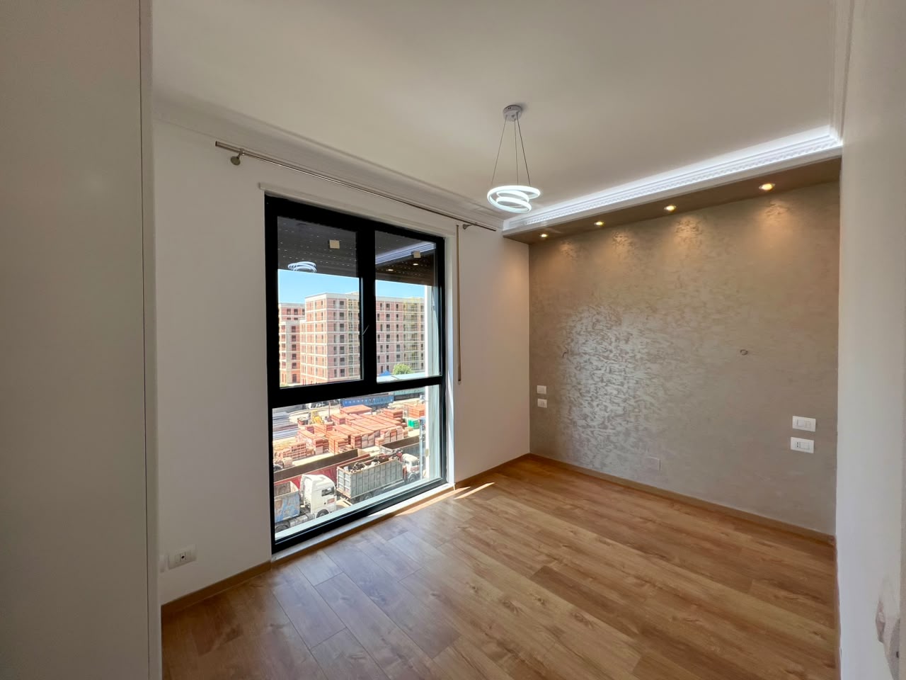 For rent, 2+1 apartment with parking, "Ish Dogana", Tirana. 9