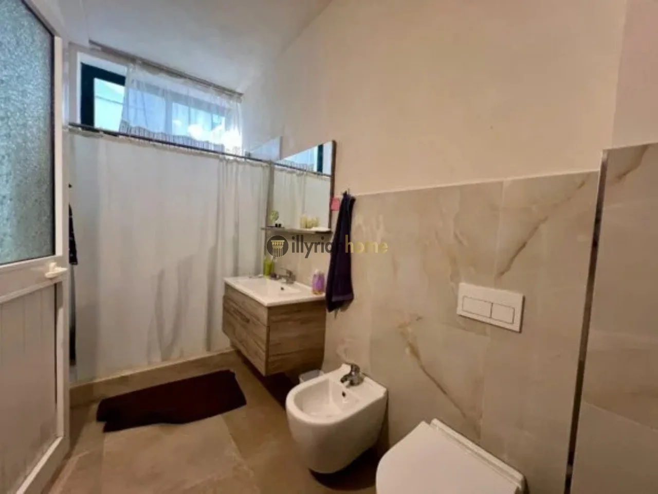 Propriedade exclusiva, casa de dois andares à venda em Bregdet, com quintal privado — um raro investimento em Shkëmbi de Kavajë 13
