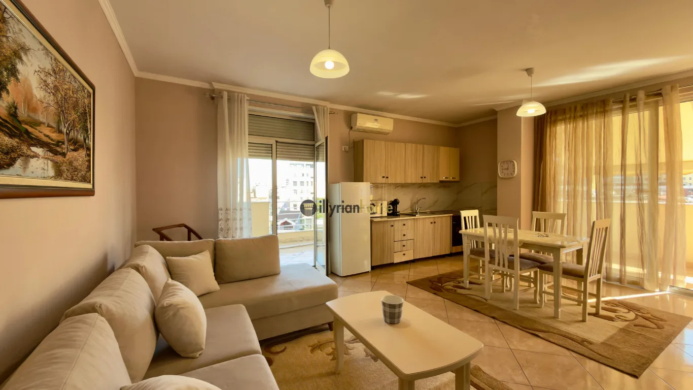 1+1 apartment with a large veranda near Pazar i Ri