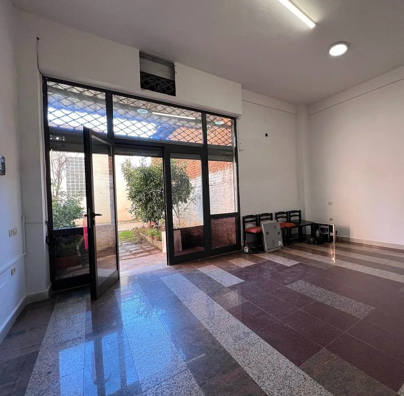 Zum Verkauf, Business Unit, Rr. “Thanas Ziko”, Tirana. 2