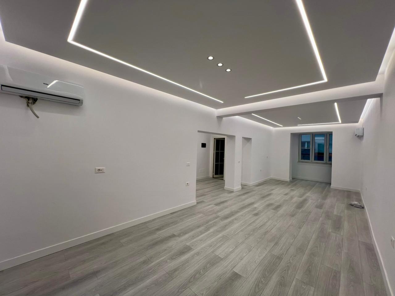 For Rent Business Premises on Barrikadave Street, just a 5-minute walk from Skanderbeg Square, Tirana. 5