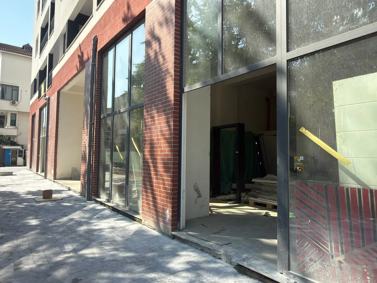 Location : Varri i Bamit, Tirana
À louer : Local commercial 3