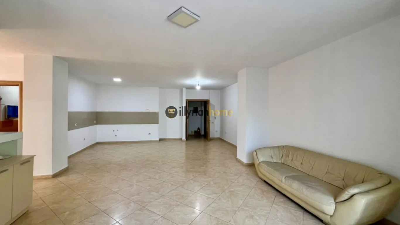 QIRA | APARTAMENT 3+1 , GJIMNAZI "PARTIZANI"-TIRANË - Image 1