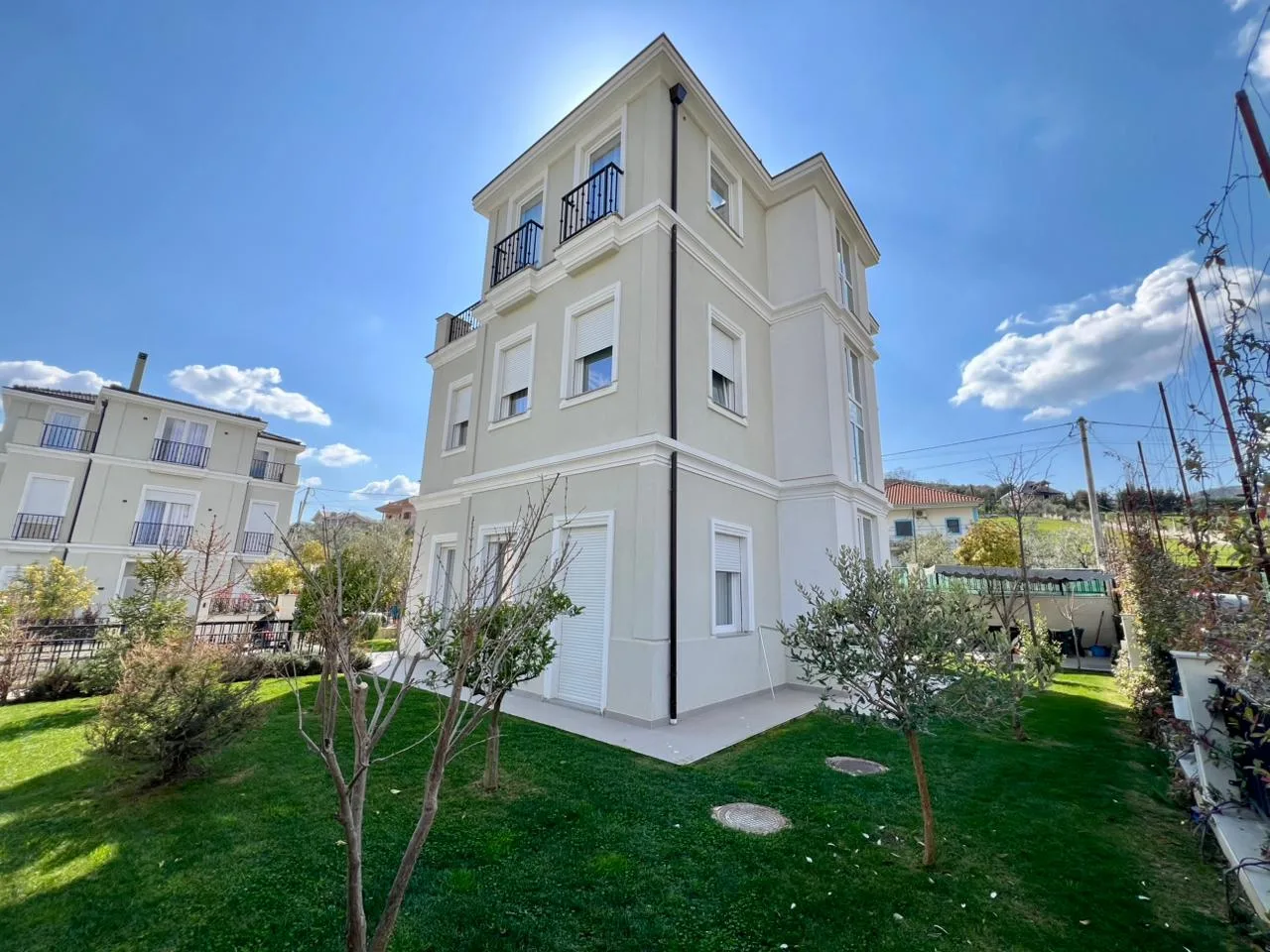 For rent, 3-story villa "Mjull Bathore", Tirana - Image 7