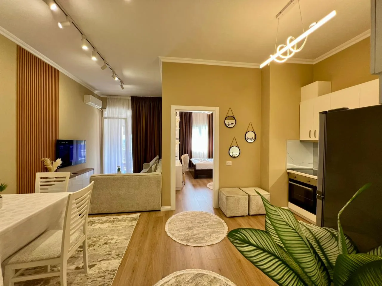 Modern 1+1 apartment for rent in the Botanical Garden area