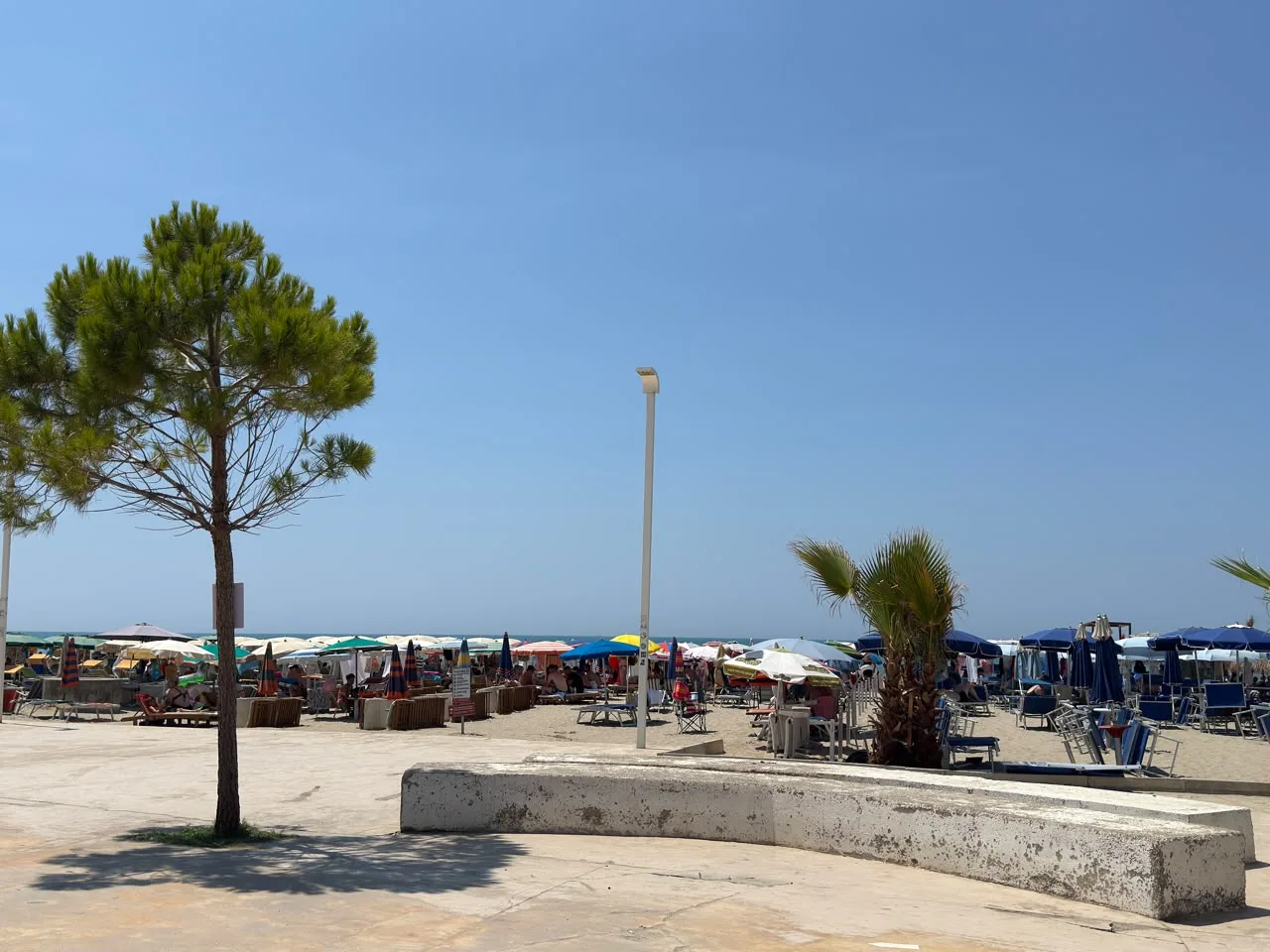 Villa exclusiva de dos plantas en venta en Bregdet con jardín privado — una inversión excepcional en Shkëmbi de Kavajë 4