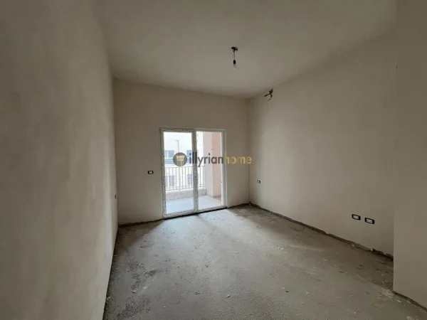Shitet Apartament 2+1+2 Tualete, Laprakë, Tiranë