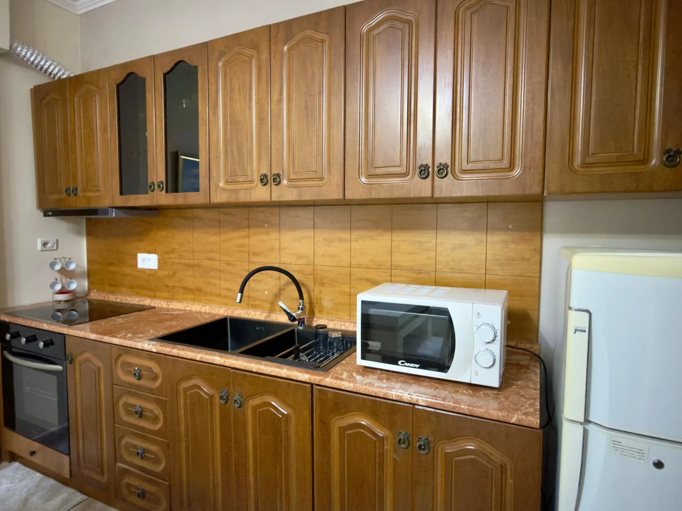 For rent Furnished 1+1 Apartment, located on “Shëtitoren”, opposite “Hotel 1 Maji”, Pogradec. 9