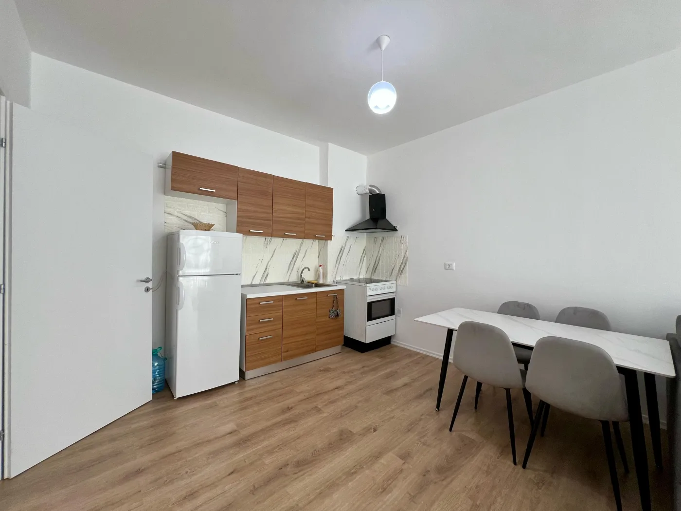 Zur Miete, Wohnung 2+1, “Paskuqan”, Tirana. 13