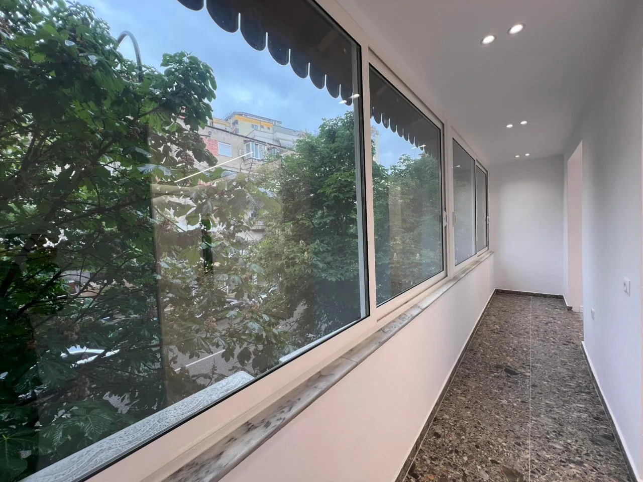 For Rent Business Premises on Barrikadave Street, just a 5-minute walk from Skanderbeg Square, Tirana. 3
