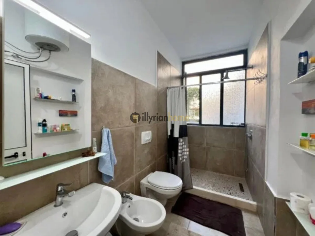 Propriedade exclusiva, casa de dois andares à venda em Bregdet, com quintal privado — um raro investimento em Shkëmbi de Kavajë 12