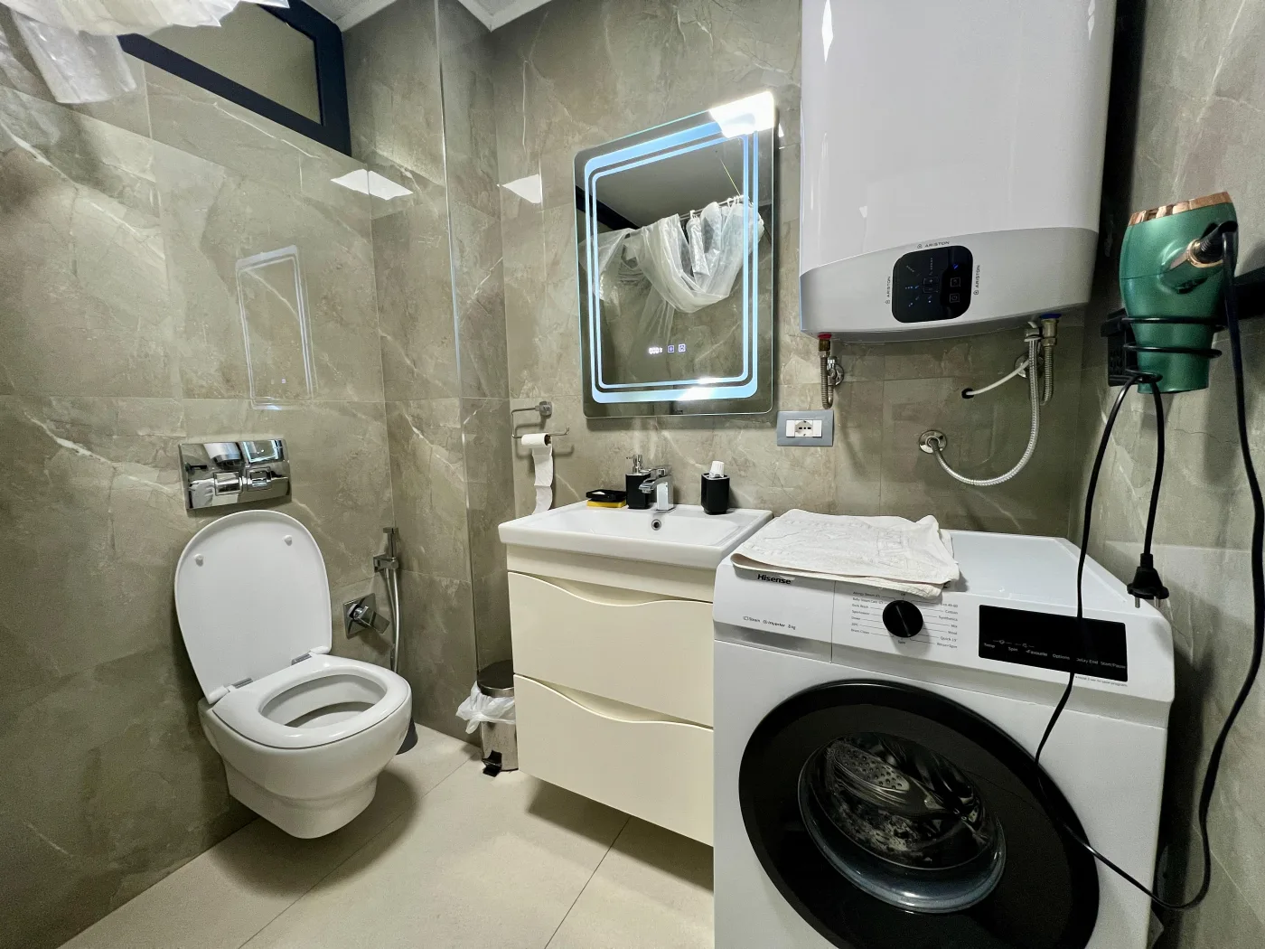 For rent, 2+1+2 apartment with 2 bathrooms, Rruga e Kavajës, Tirana. 6