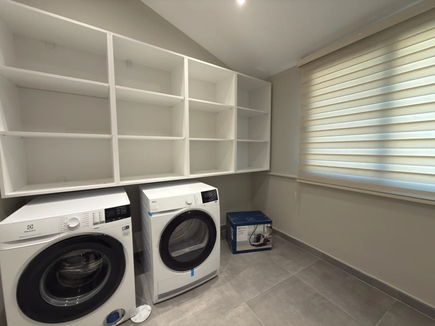 Vermieten Super Luxury 3-Story Villa + Dachboden mit Pool, Fitnessraum, Private Yard und Parkplatz für 6 Autos an diesem See, Tirana. 14