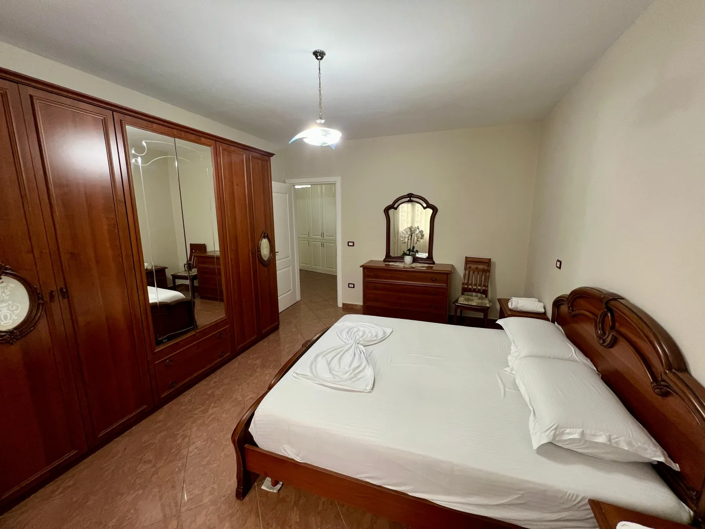 For rent, 2+1+2 apartment with 2 bathrooms, Rruga e Kavajës, Tirana. 2