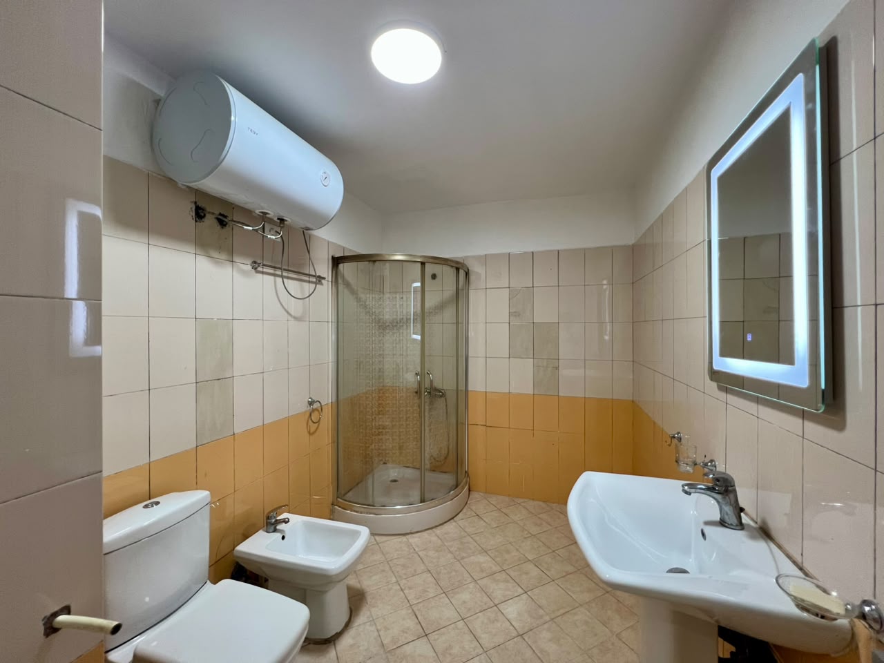 For rent: 2+1 apartment in the former Dogana area, Tirana 10
