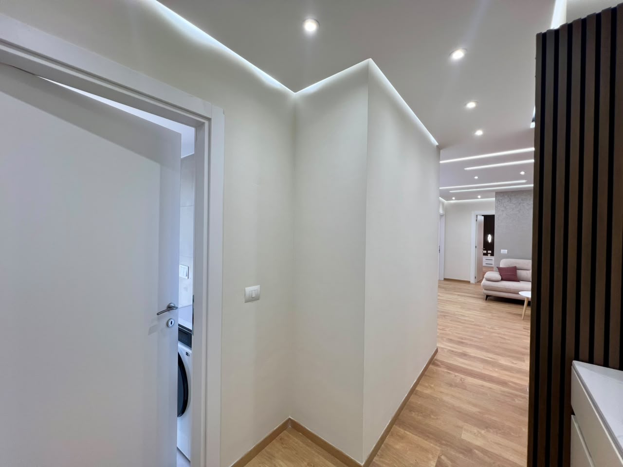 For rent, 2+1 apartment with parking, "Ish Dogana", Tirana. 2