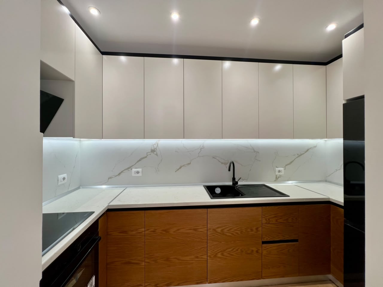 For rent, 2+1 apartment with parking, "Ish Dogana", Tirana. 5