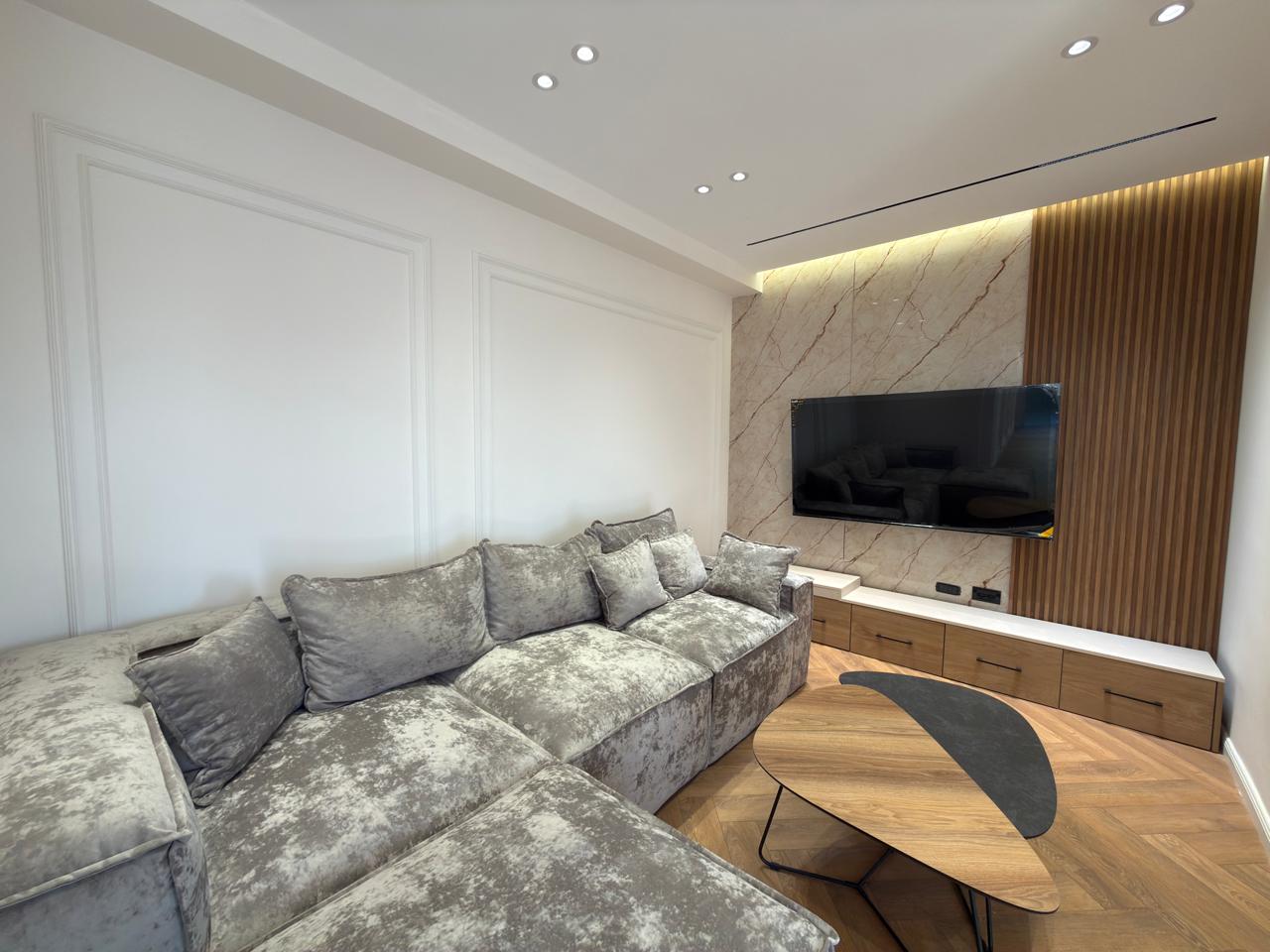 For sale, 2+1+Balcony Apartment, “Pallati me Shigjeta”, Tirana. 5