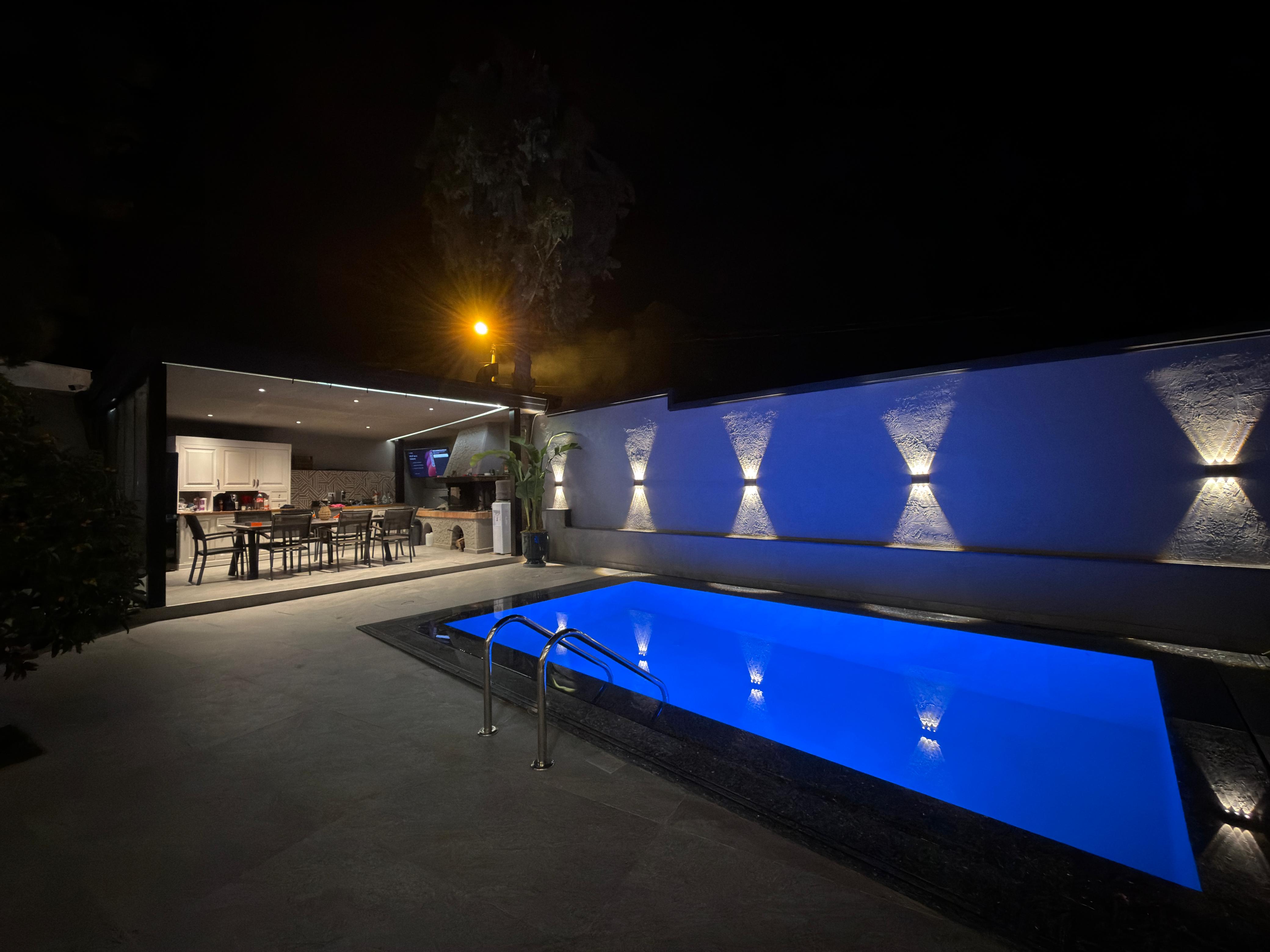 For rent: Ultra-luxury 3-story villa with a rooftop terrace, swimming pool, gym, private courtyard, and parking for 6 cars near Lake Liqeni i Thatë, Tirana. 3