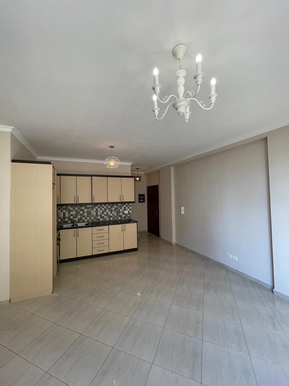 For sale, 2+1+2 apartment with 2 bathrooms, near Loni Papuciu Stadium, Fier. 2