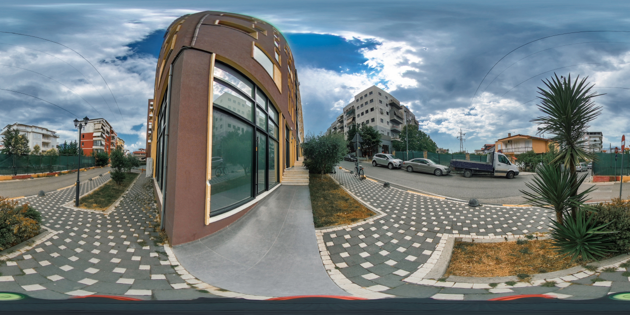 Hof – Garage & Eingang
