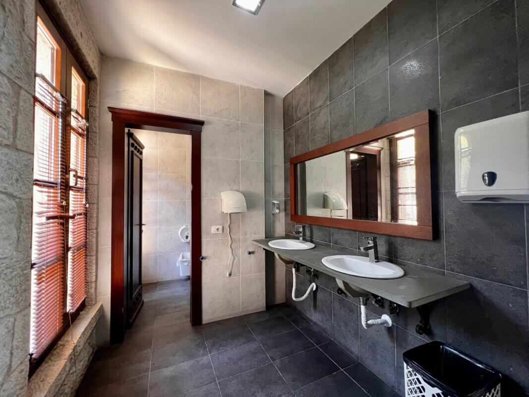 In vendita, Hotel 4-storey + restaurant, Mali i Dajtit – Tirana 10