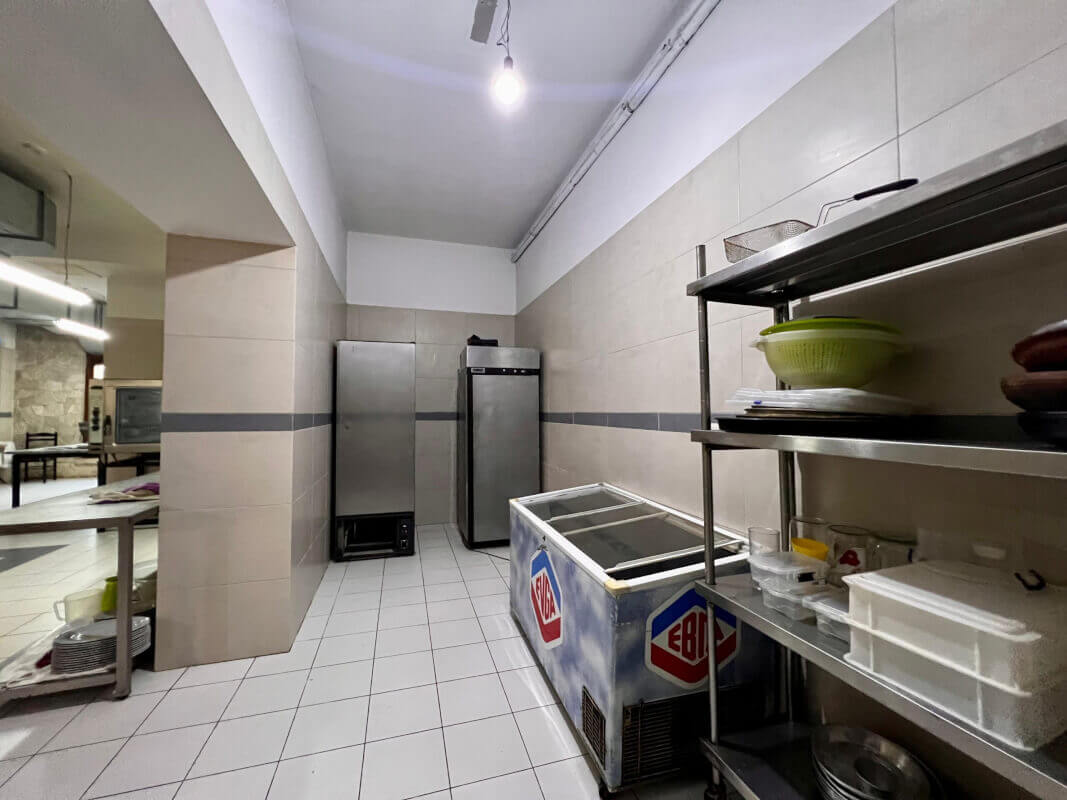 In vendita, Hotel 4-storey + restaurant, Mali i Dajtit – Tirana 25