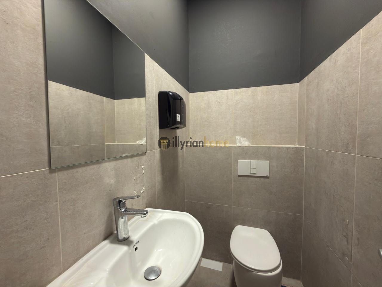 For rent: Commercial space + 2 parking spots, Rruga e Barrikadave, Tirana 5