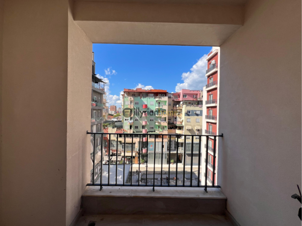 For sale, 1+1 apartment in Laprakë, Tirana. 8